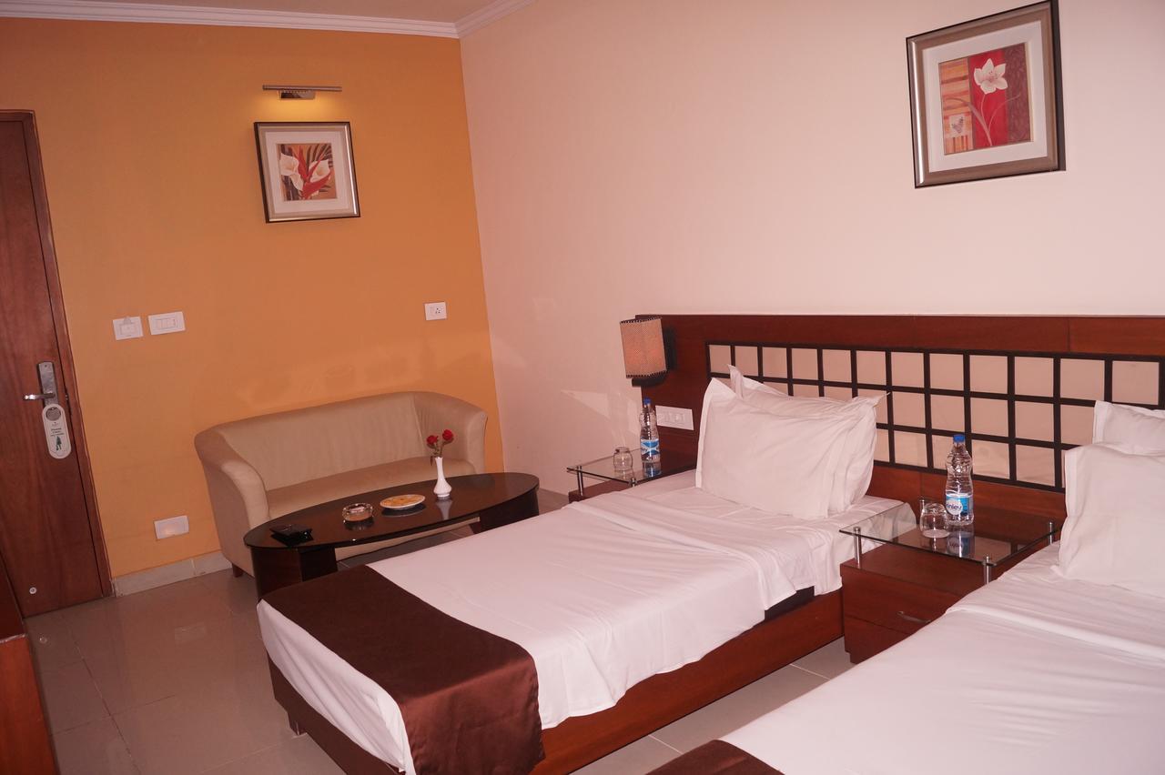 Kamlesh Continental Hotell Angul Rum bild