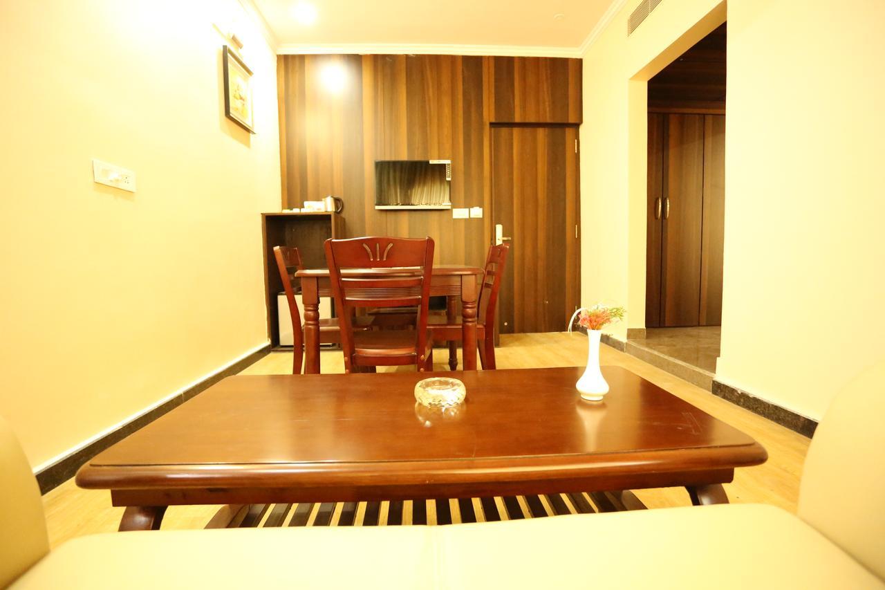 Kamlesh Continental Hotell Angul Rum bild